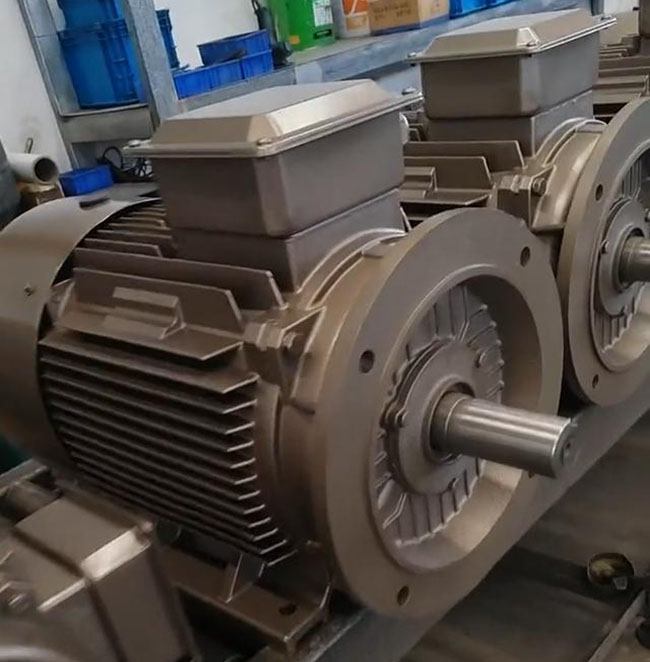 圖為西安泰富西瑪電機生產的YR系列繞線型三相異步電機照片 圖為西安泰富西瑪電機生產的YR系列繞線型三相異步電機照片